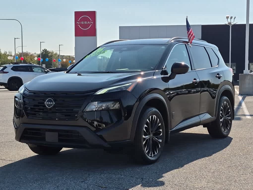 Used 2026 Nissan Rogue Dark Armor AWD/4WD image 1