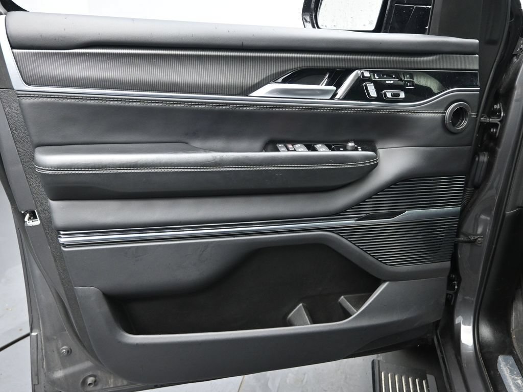Used 2024 Jeep Grand Wagoneer L Series II w/ Quick Order Packagew 28T AWD/4WD image 27