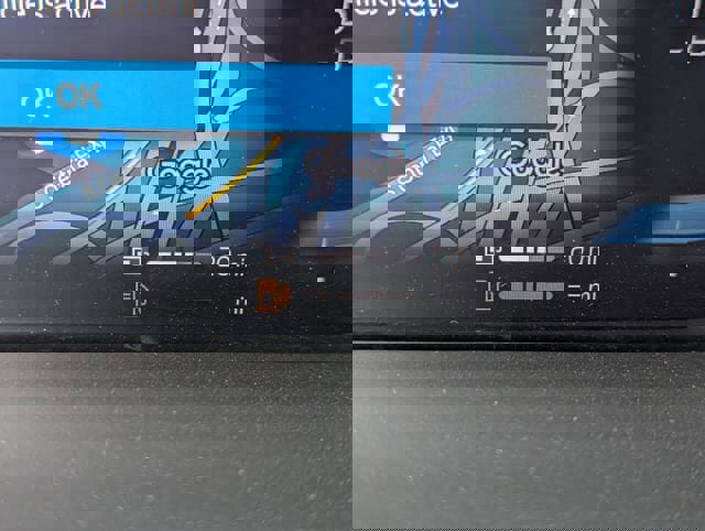 Used 2023 Volvo XC60 T8 Ultimate w/ Climate Package image 13