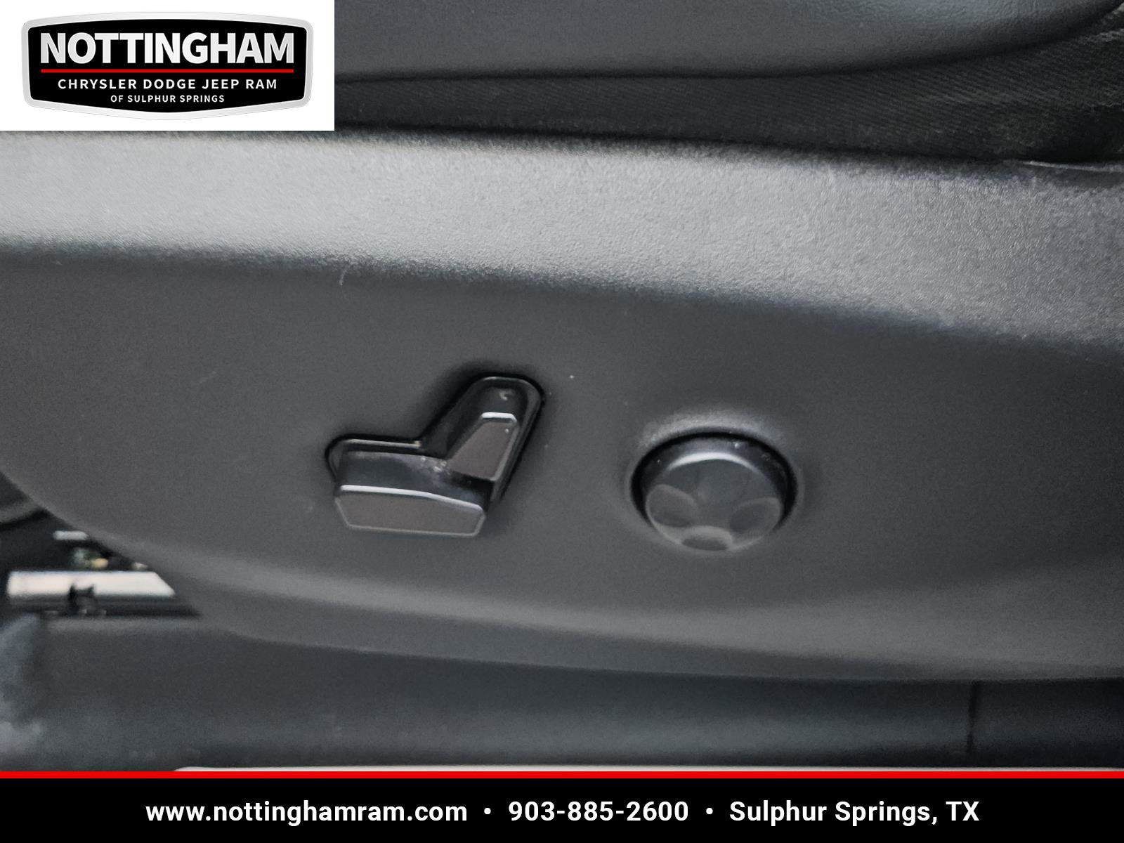Used 2023 Chrysler Pacifica Touring-L image 25