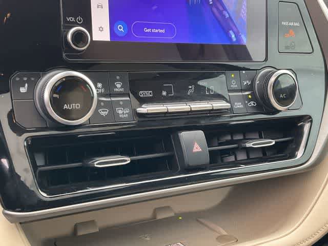Used 2023 Toyota Highlander XLE FWD image 24