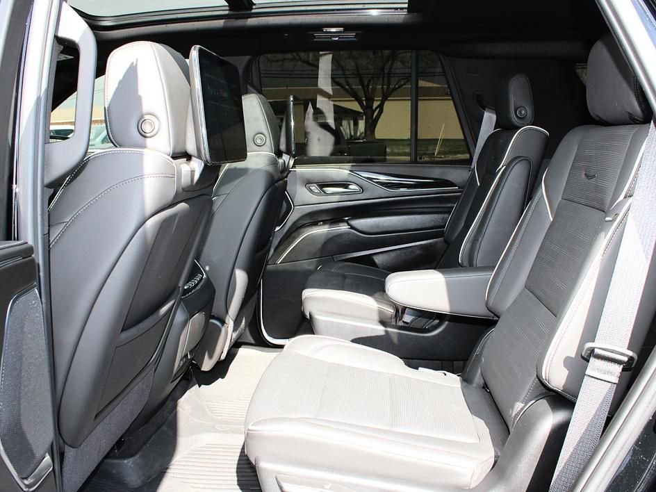 Used 2024 Cadillac Escalade Sport w/ LPO, ONYX Package image 12