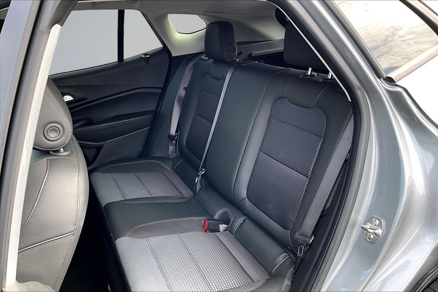 Used 2024 Chevrolet Trax LT w/ Driver Confidence Package FWD image 27
