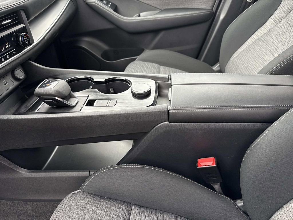 Used 2023 Nissan Rogue SV AWD/4WD image 14