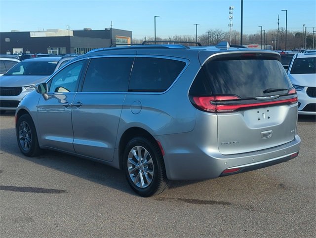 Used 2021 Chrysler Pacifica Touring-L w/ Uconnect Theater Family Group image 5