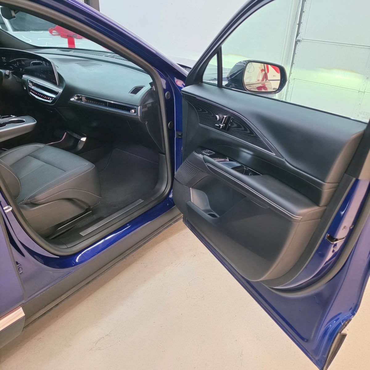 Used 2024 Cadillac Lyriq Luxury RWD image 19