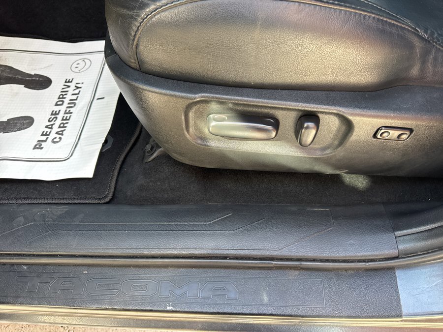 Used 2022 Toyota Tacoma TRD Off-Road image 38