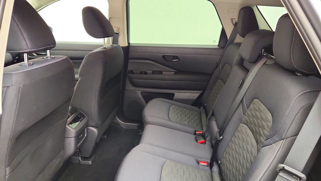 Used 2025 Nissan Pathfinder SV FWD image 18