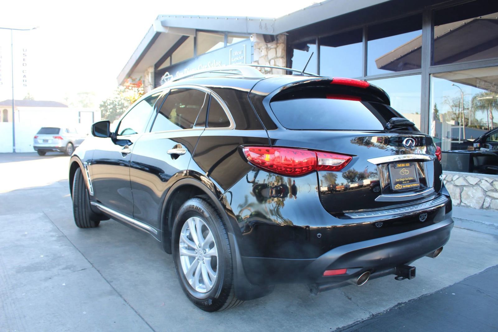 Used 2017 INFINITI QX70 3.7 w/ Premium Package image 3