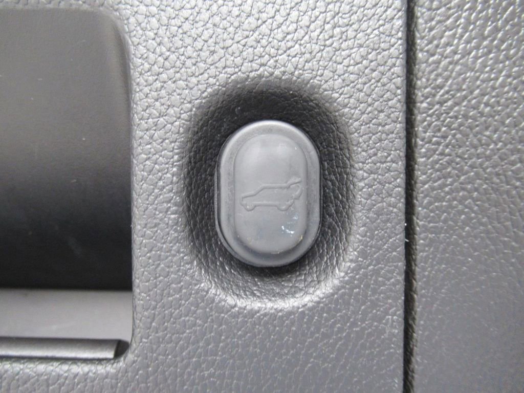 Used 2020 Chevrolet Suburban LT RWD image 37