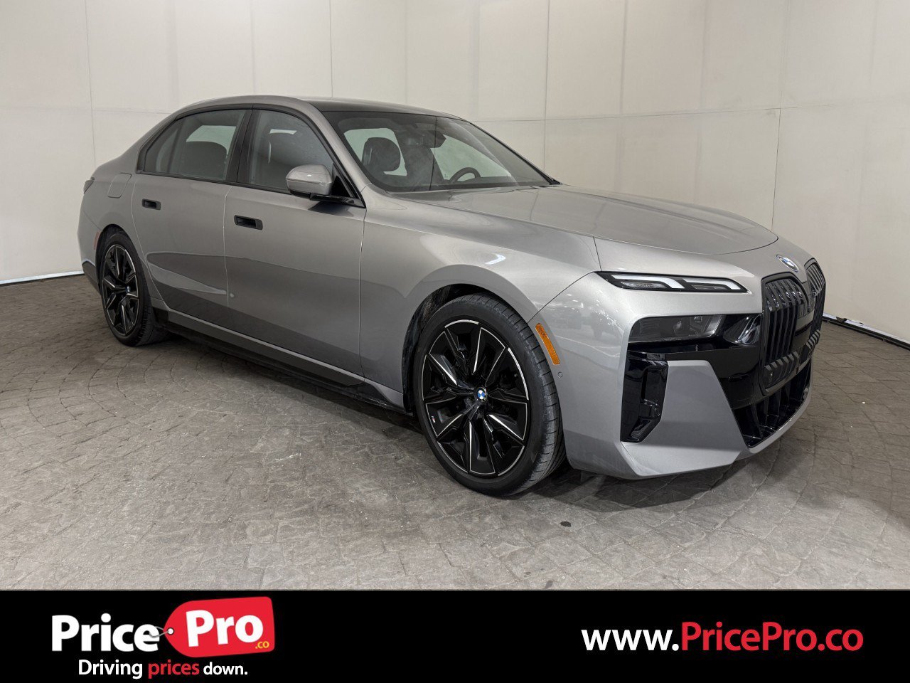 Used 2023 BMW i7 xDrive60 image 1