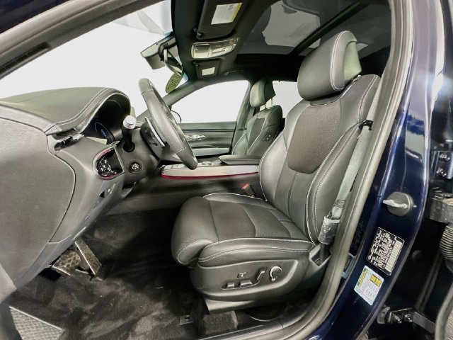 Used 2023 Genesis GV70 2.5T w/ Sport Prestige Package AWD/4WD image 4