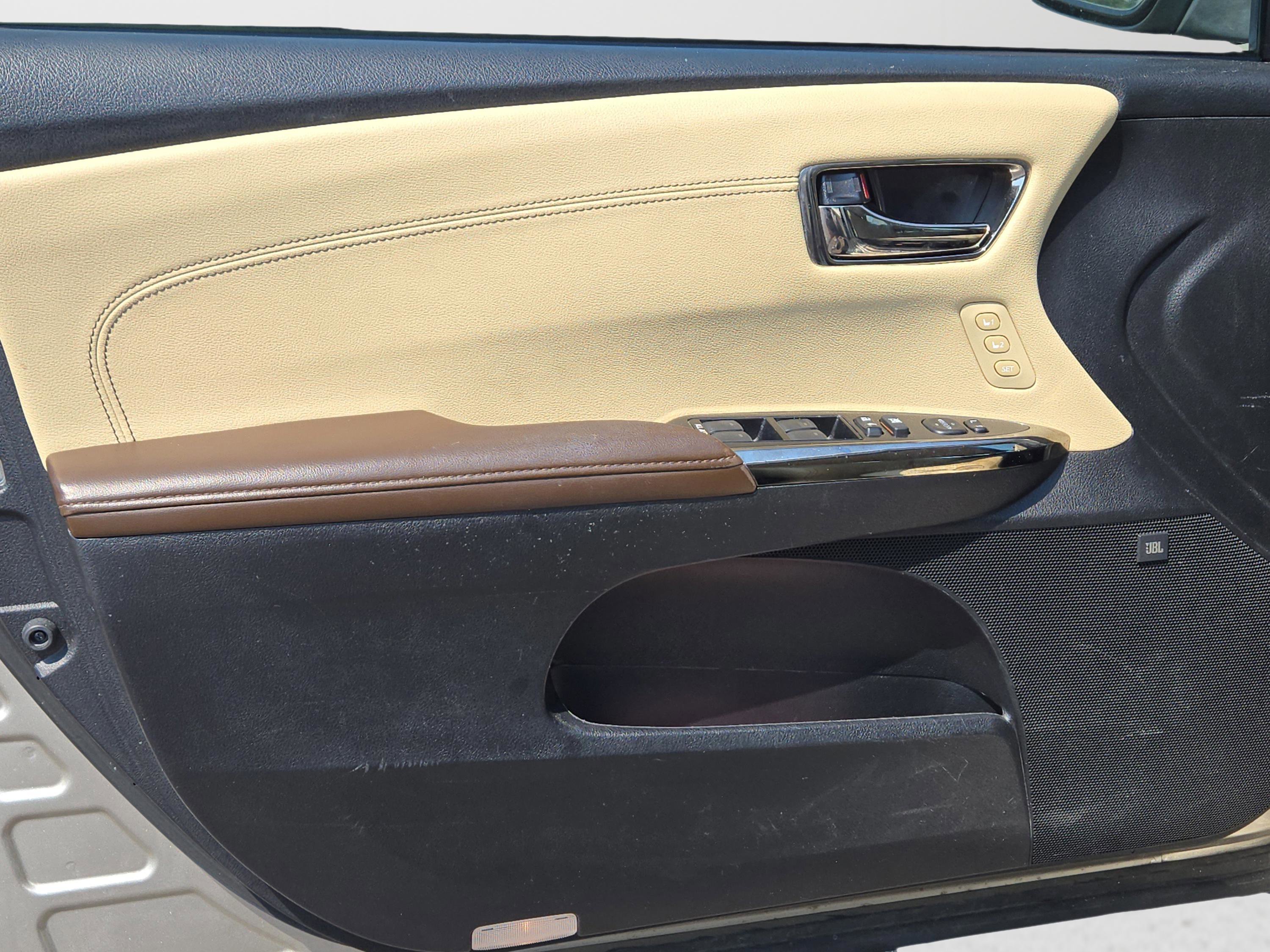 Used 2016 Toyota Avalon Limited image 10