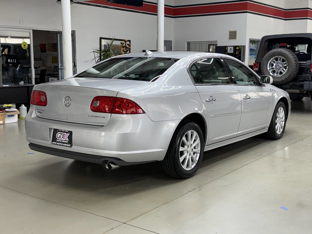 Used 2011 Buick Lucerne CX FWD image 2