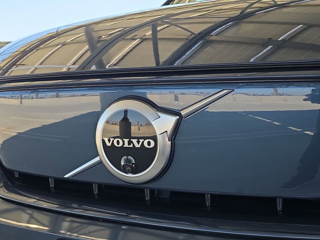 Used 2022 Volvo XC40 P8 Recharge Plus image 31