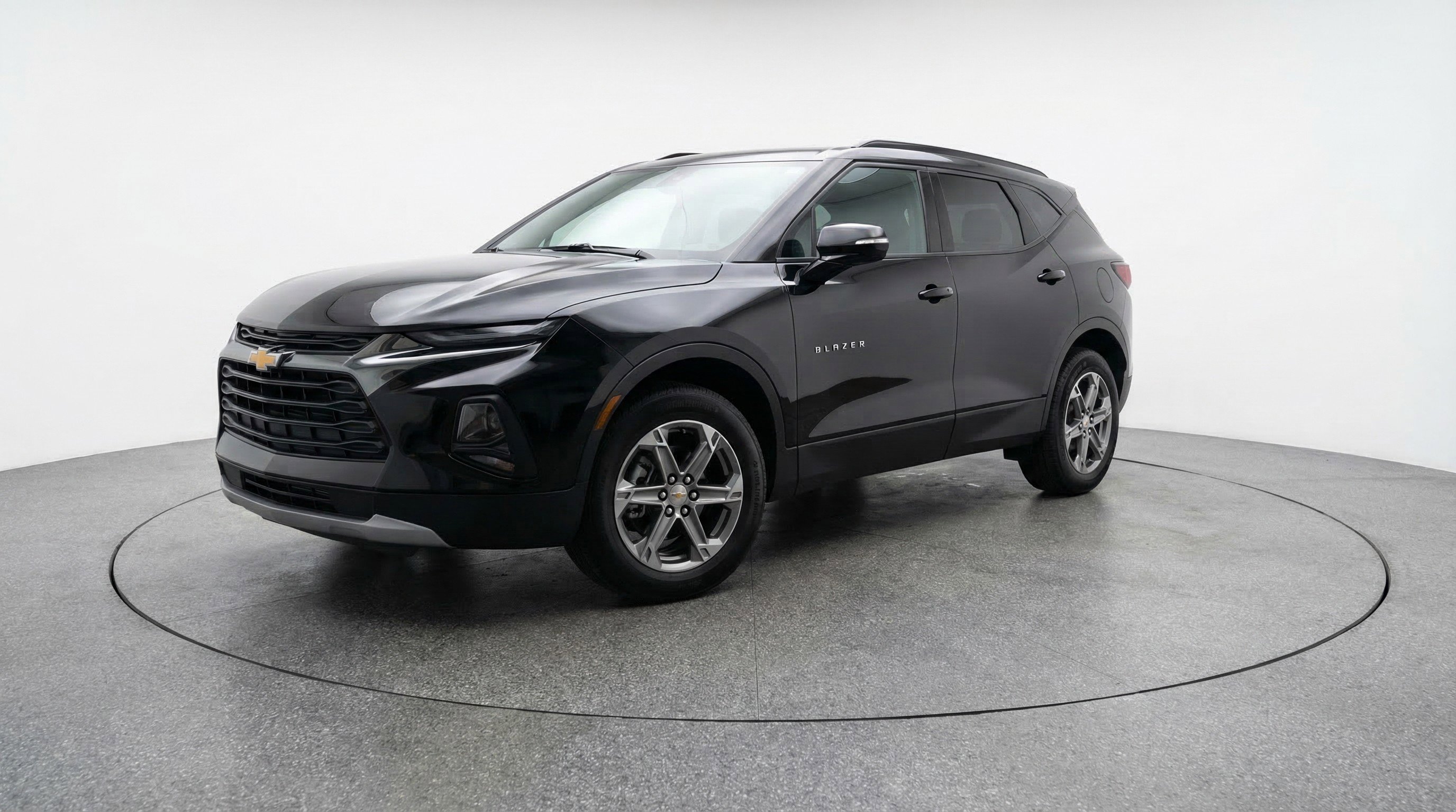 Used 2025 Chevrolet Blazer LT FWD image 3