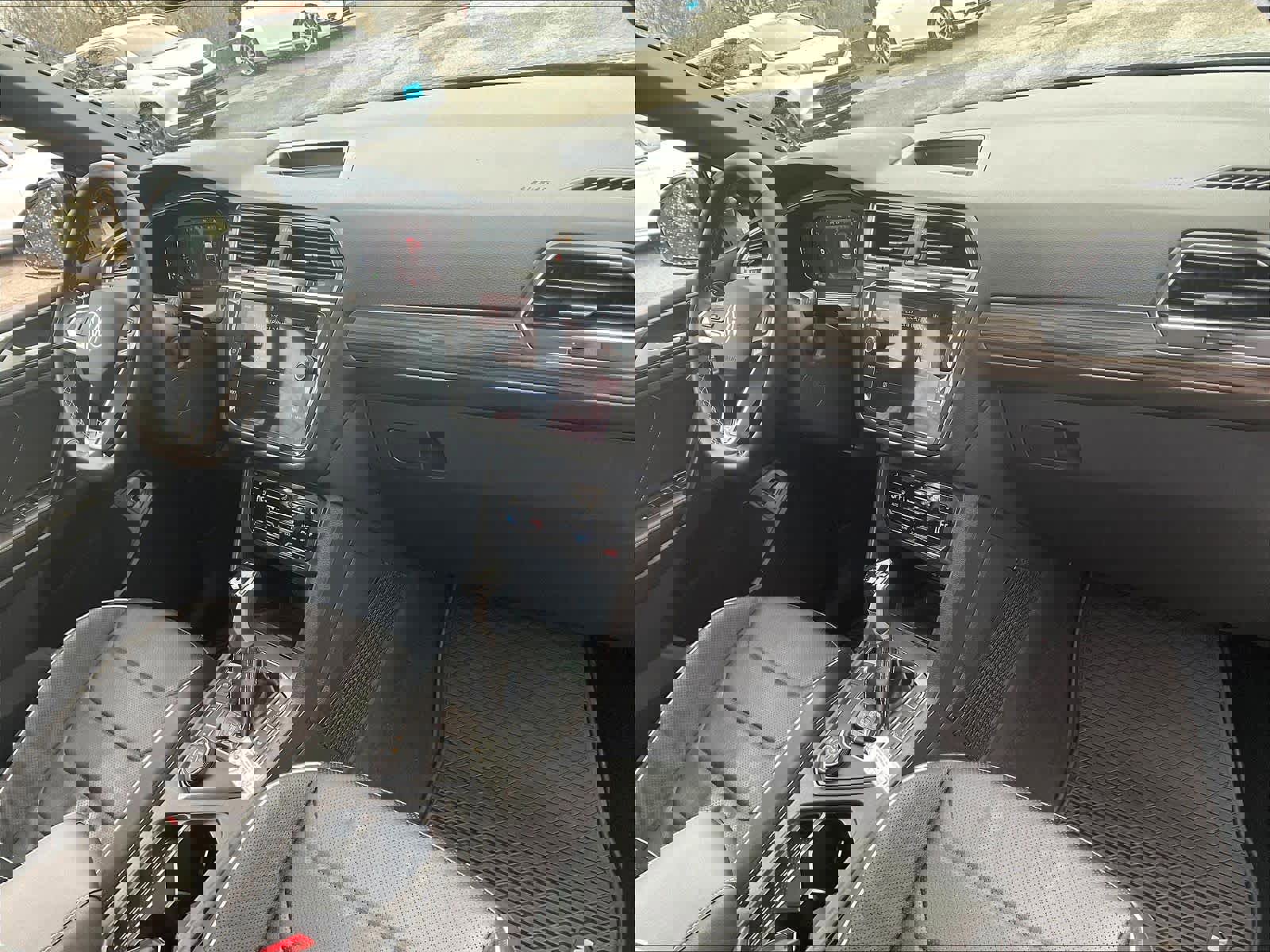 Used 2023 Volkswagen Tiguan SEL R-Line image 14