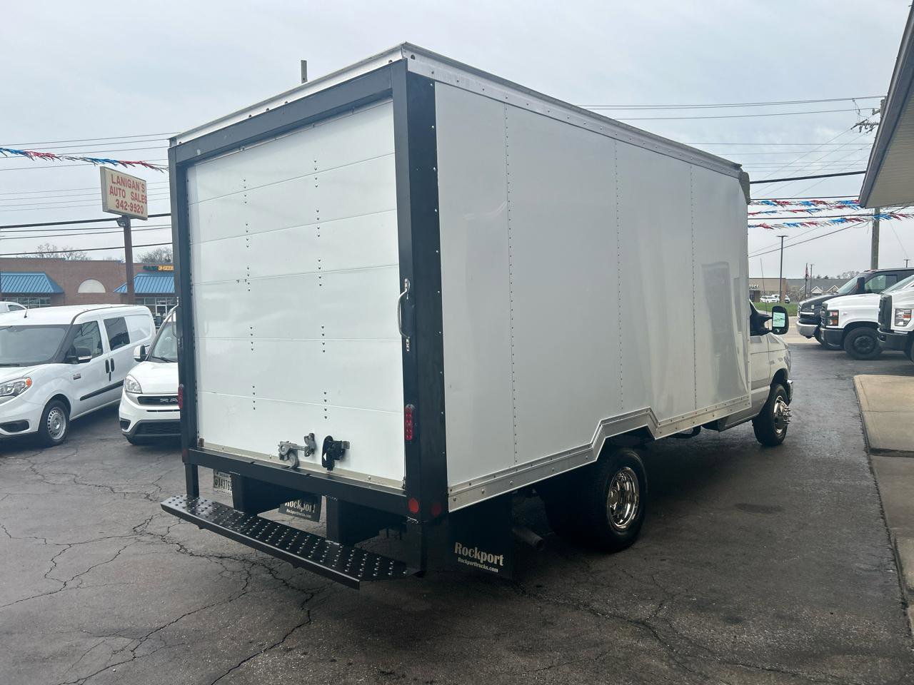 Used 2019 Ford E-350 and Econoline 350 Super Duty w/ Power Windows & Locks Group RWD image 4
