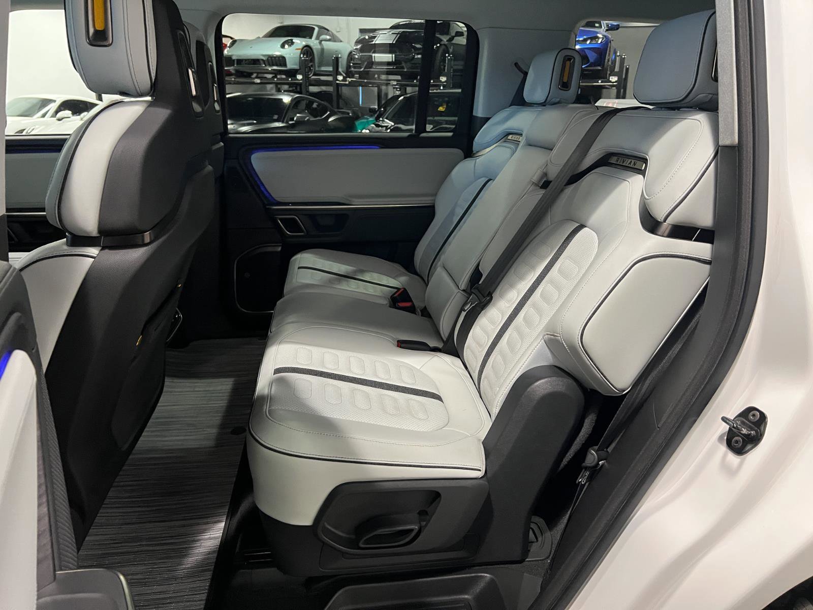 Used 2024 Rivian R1S Adventure AWD/4WD image 25