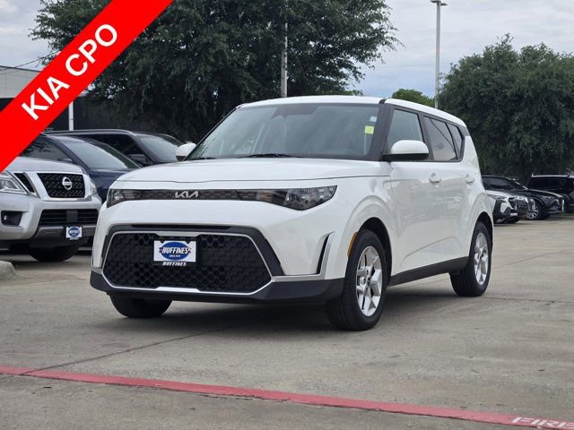 Certified 2025 Kia Soul LX w/ LX Technology Package FWD image 3