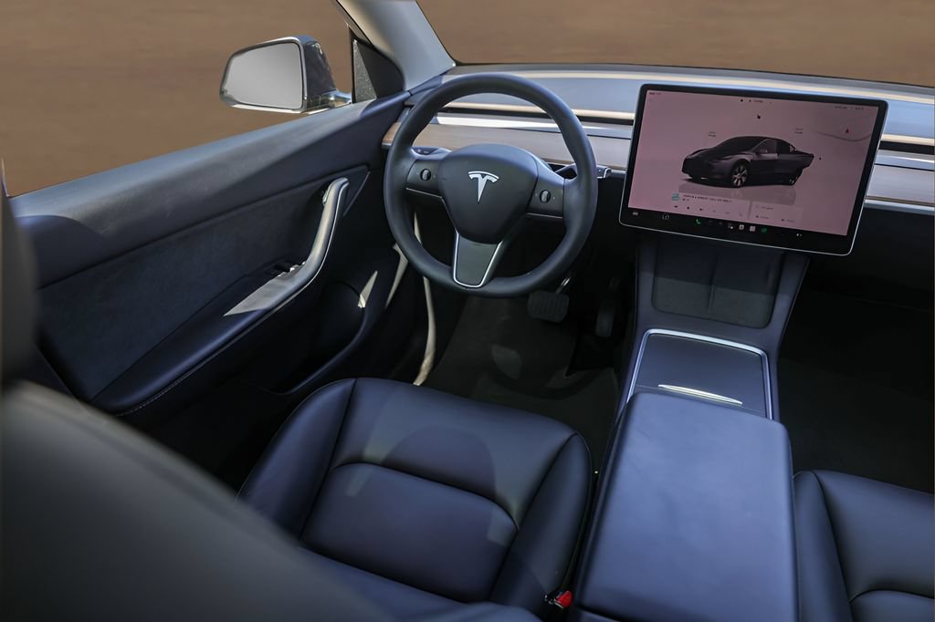 Used 2022 Tesla Model Y Long Range AWD/4WD image 23
