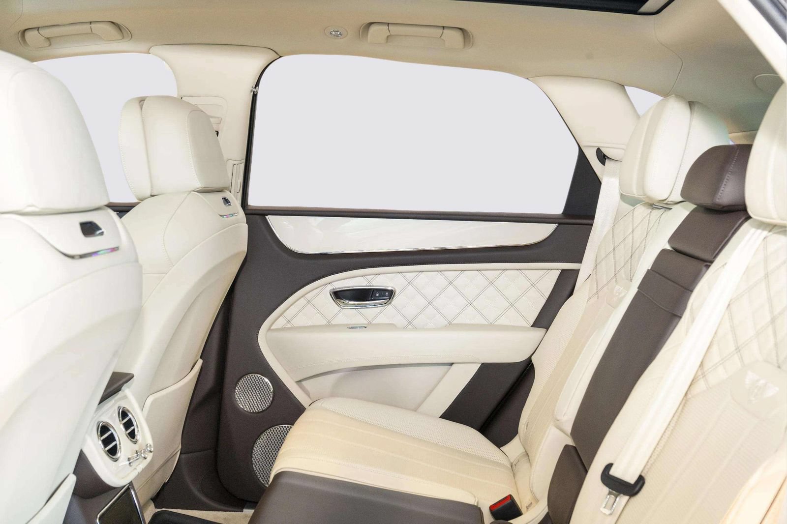 Used 2022 Bentley Bentayga AWD/4WD image 55
