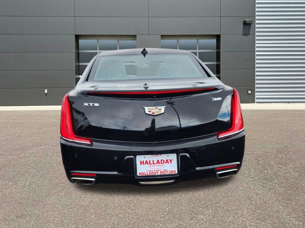 Used 2018 Cadillac XTS Luxury image 4