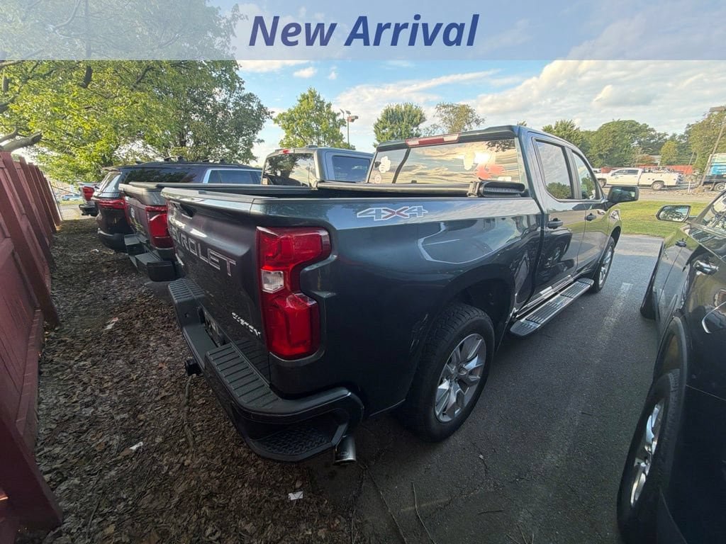 Used 2019 Chevrolet Silverado 1500 Custom w/ Custom Value Package AWD/4WD image 10