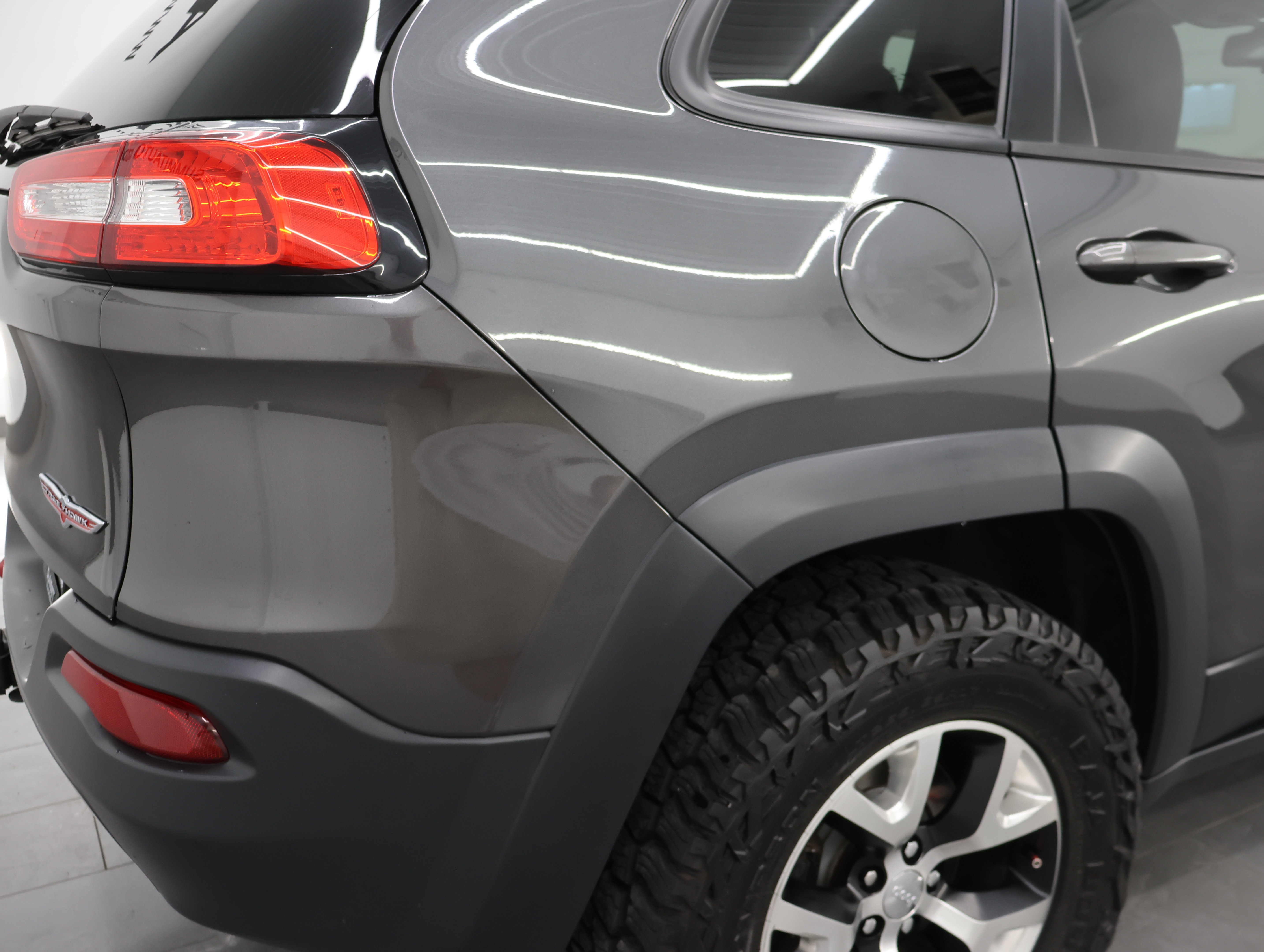Used 2015 Jeep Cherokee Trailhawk w/ Leather Interior Group AWD/4WD image 26