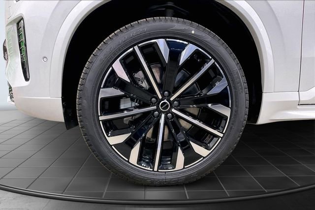 New 2026 Volvo XC90 B6 Plus w/ Protection Package Premier image 14