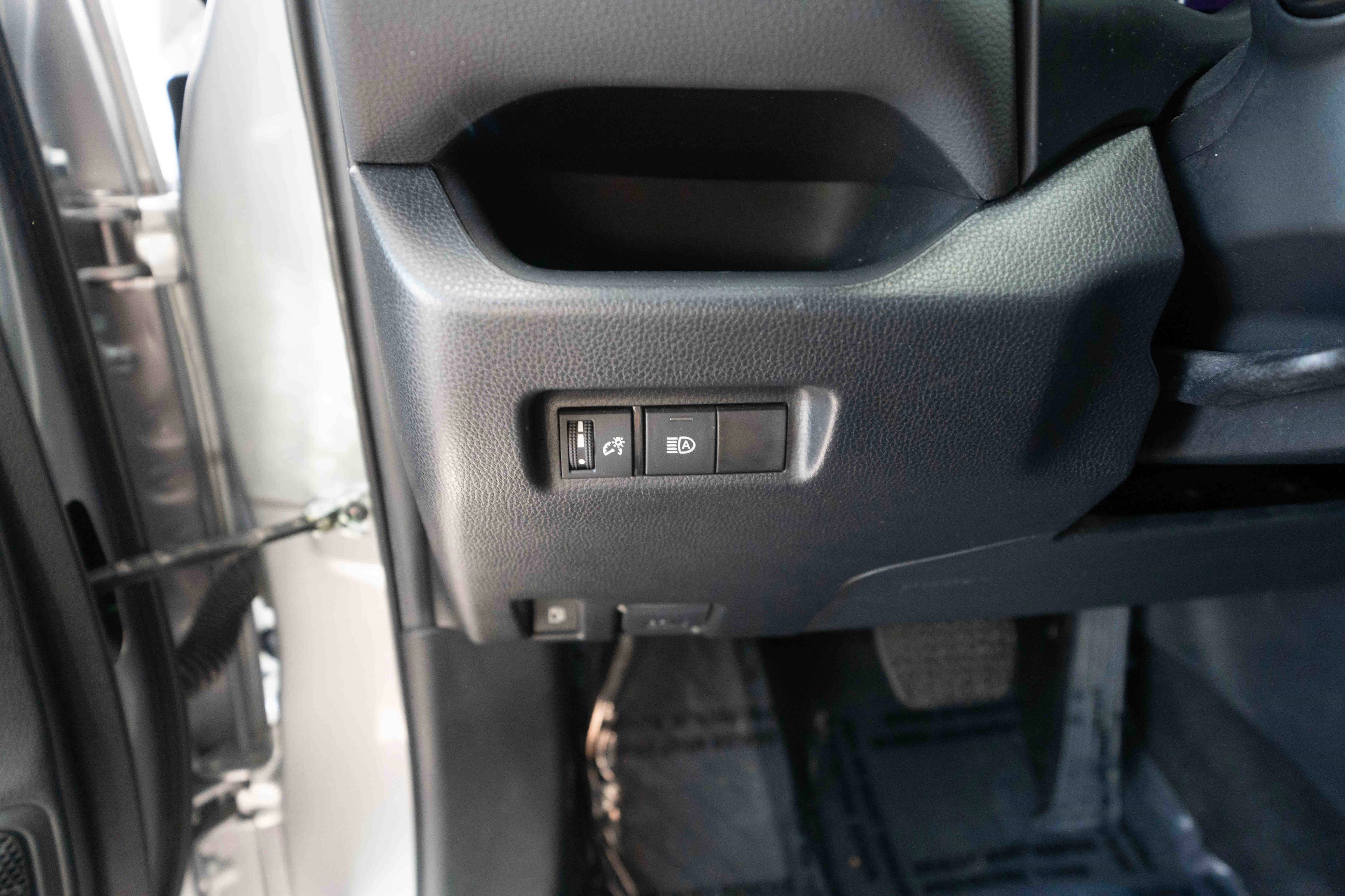 Used 2023 Toyota RAV4 SE image 12