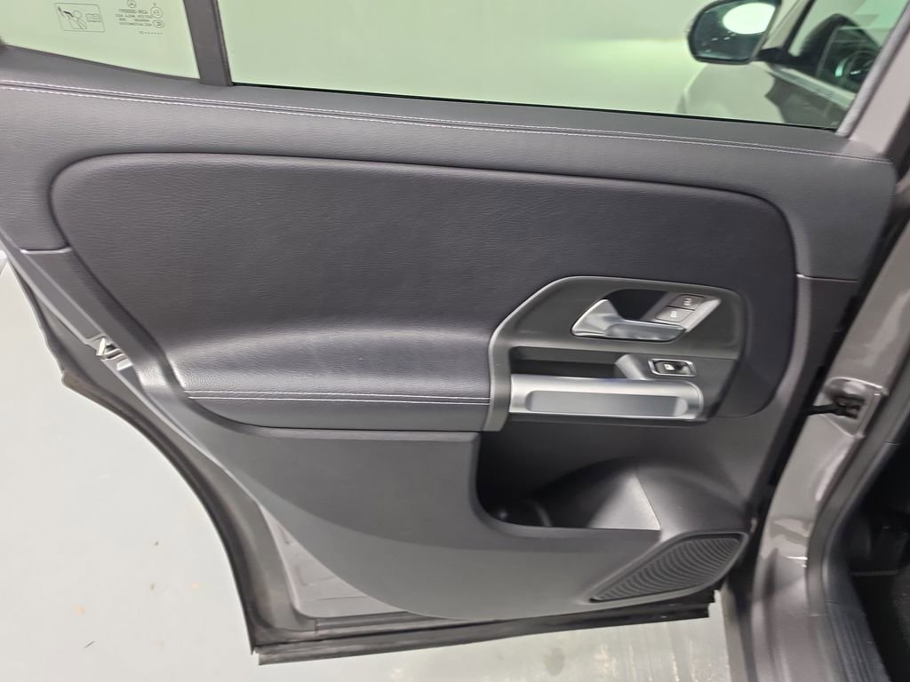 Used 2021 Mercedes-Benz GLB 250 image 30