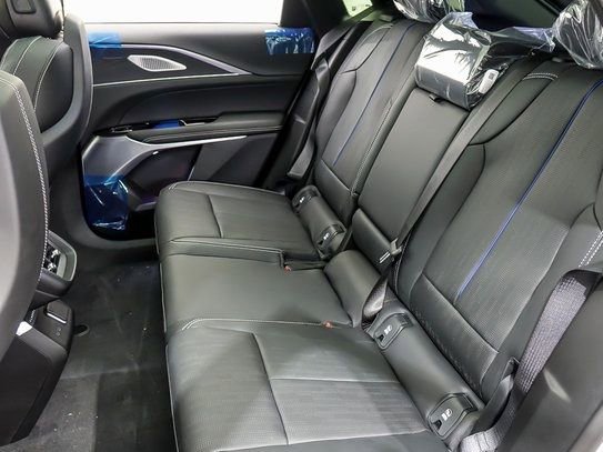 New 2025 Cadillac Lyriq Luxury w/ LPO, Floor Liner Package image 10