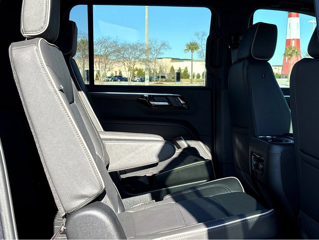 New 2025 Chevrolet Suburban Premier w/ Sun And Tow Package AWD/4WD image 13