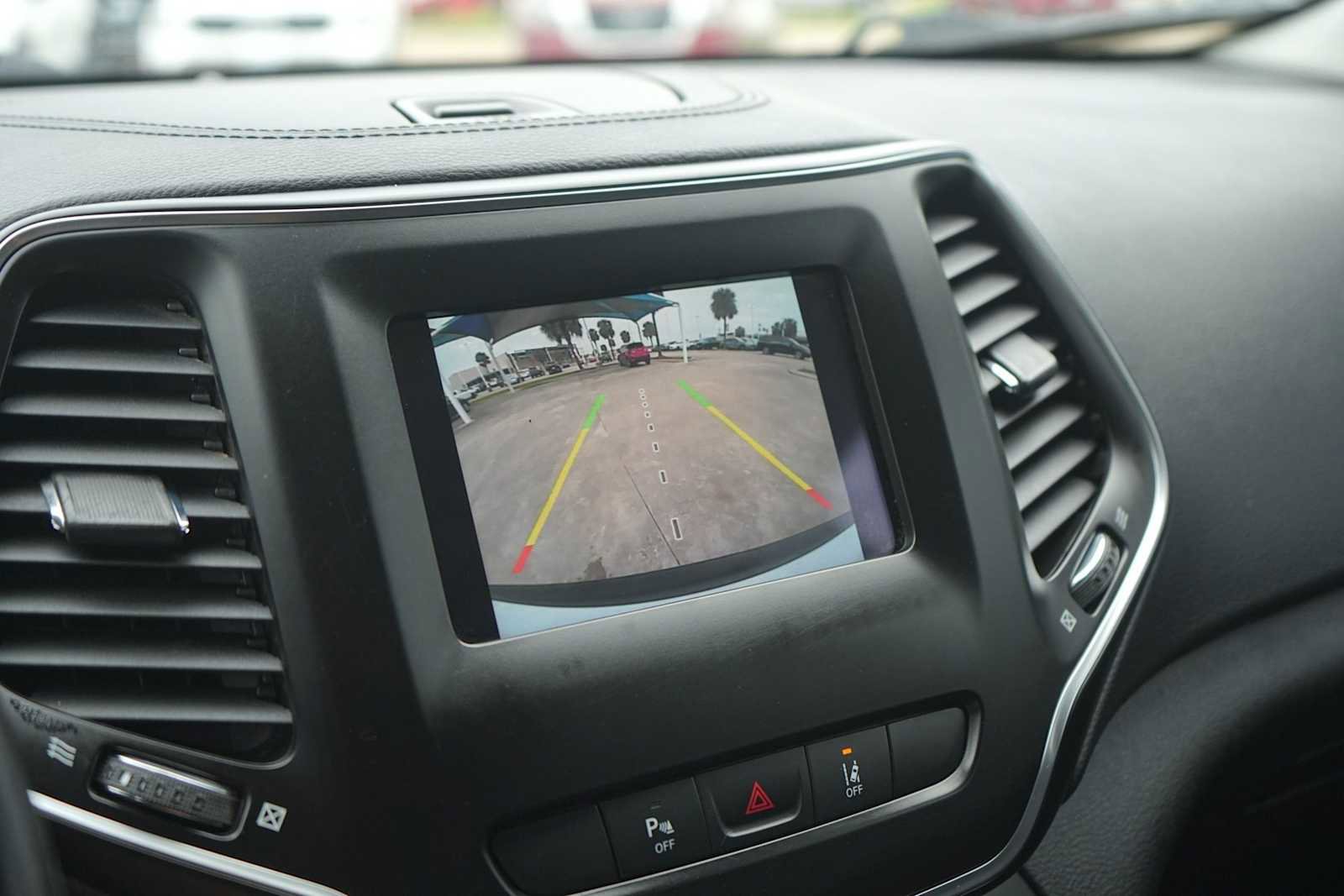 Used 2021 Jeep Cherokee Latitude Plus FWD image 23