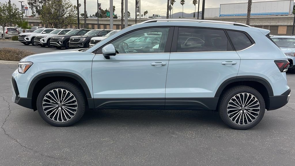 New 2025 Volkswagen Taos SE image 12