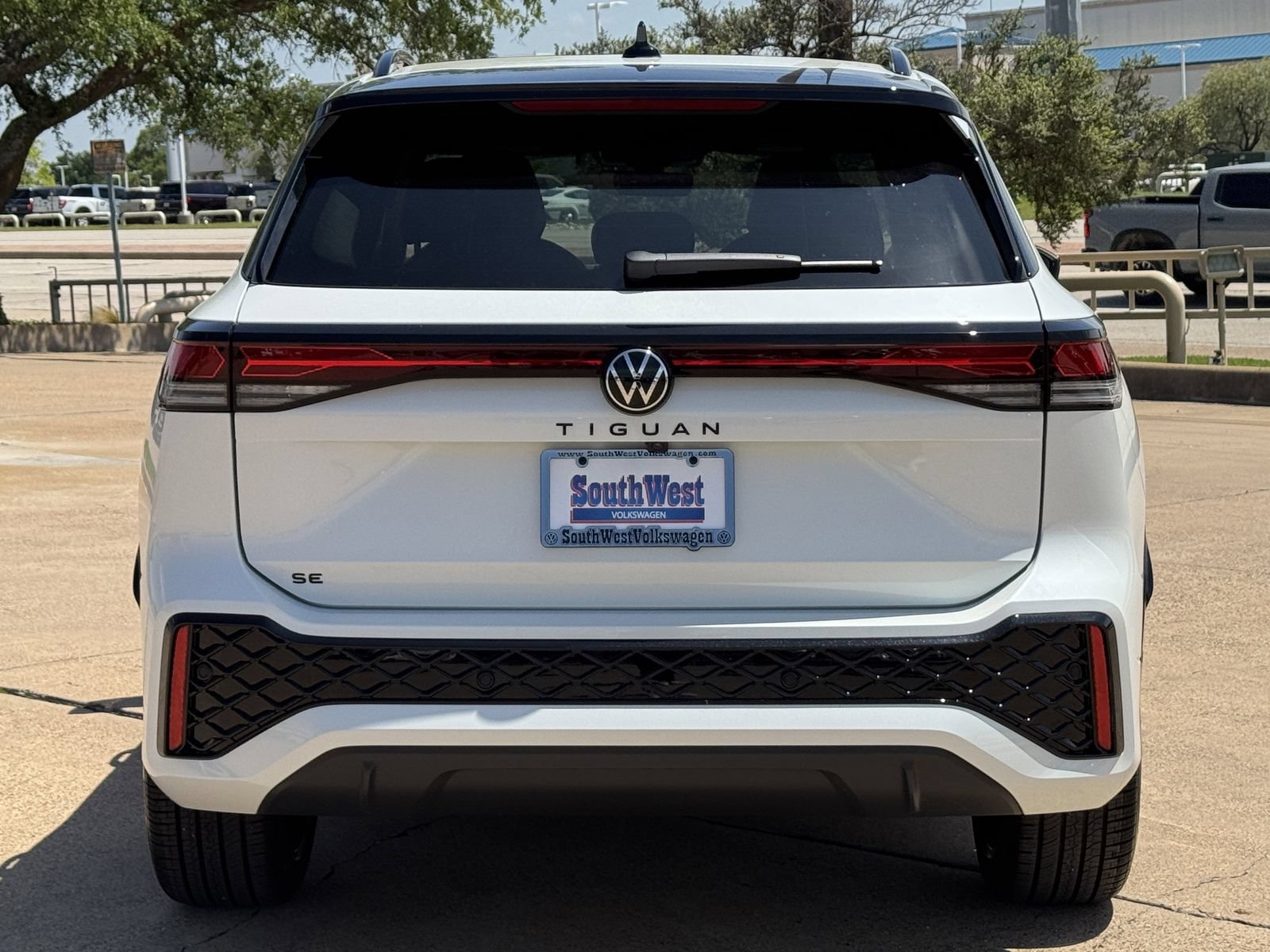 New 2026 Volkswagen Tiguan SE R-Line FWD image 6