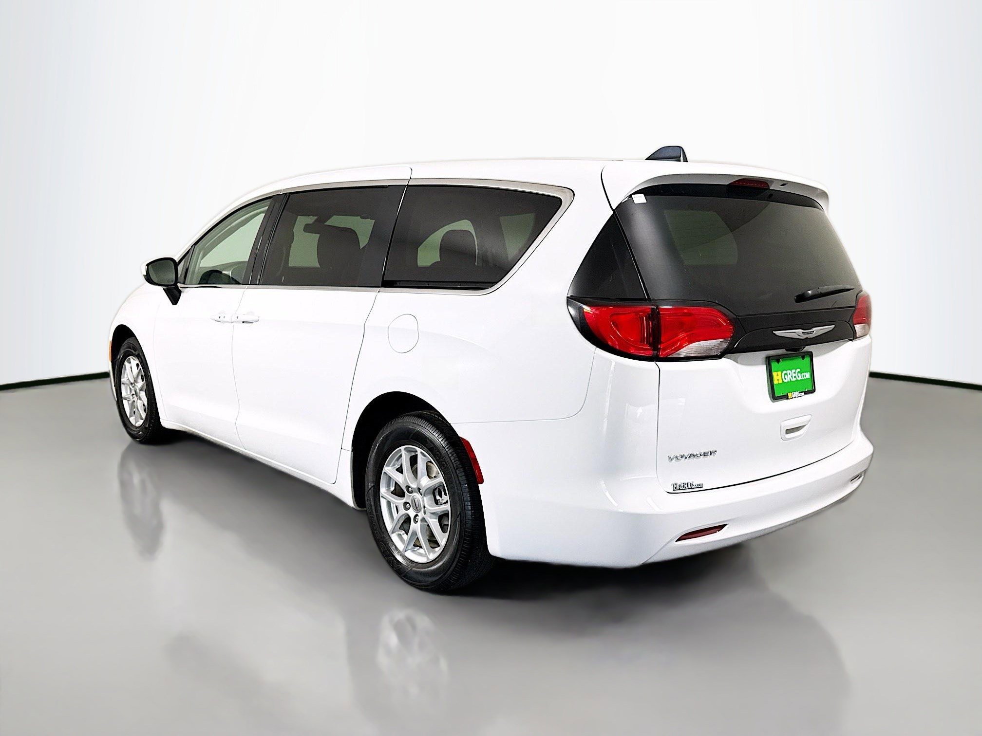Used 2022 Chrysler Voyager LX FWD image 7