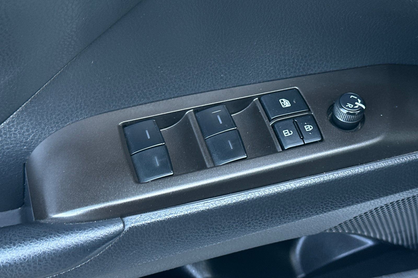 Used 2022 Toyota Camry SE w/ Carpet Mat Package (TMS) FWD image 12