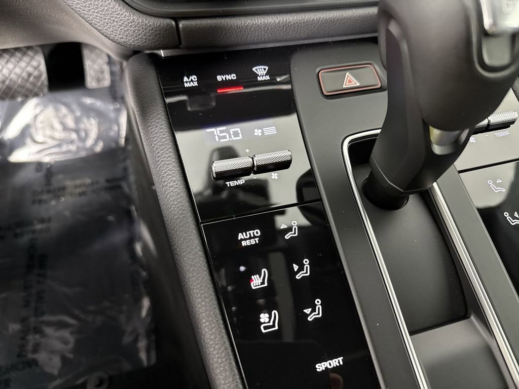 Certified 2025 Porsche Macan image 31