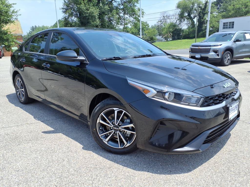 Used 2023 Kia Forte LXS FWD image 2