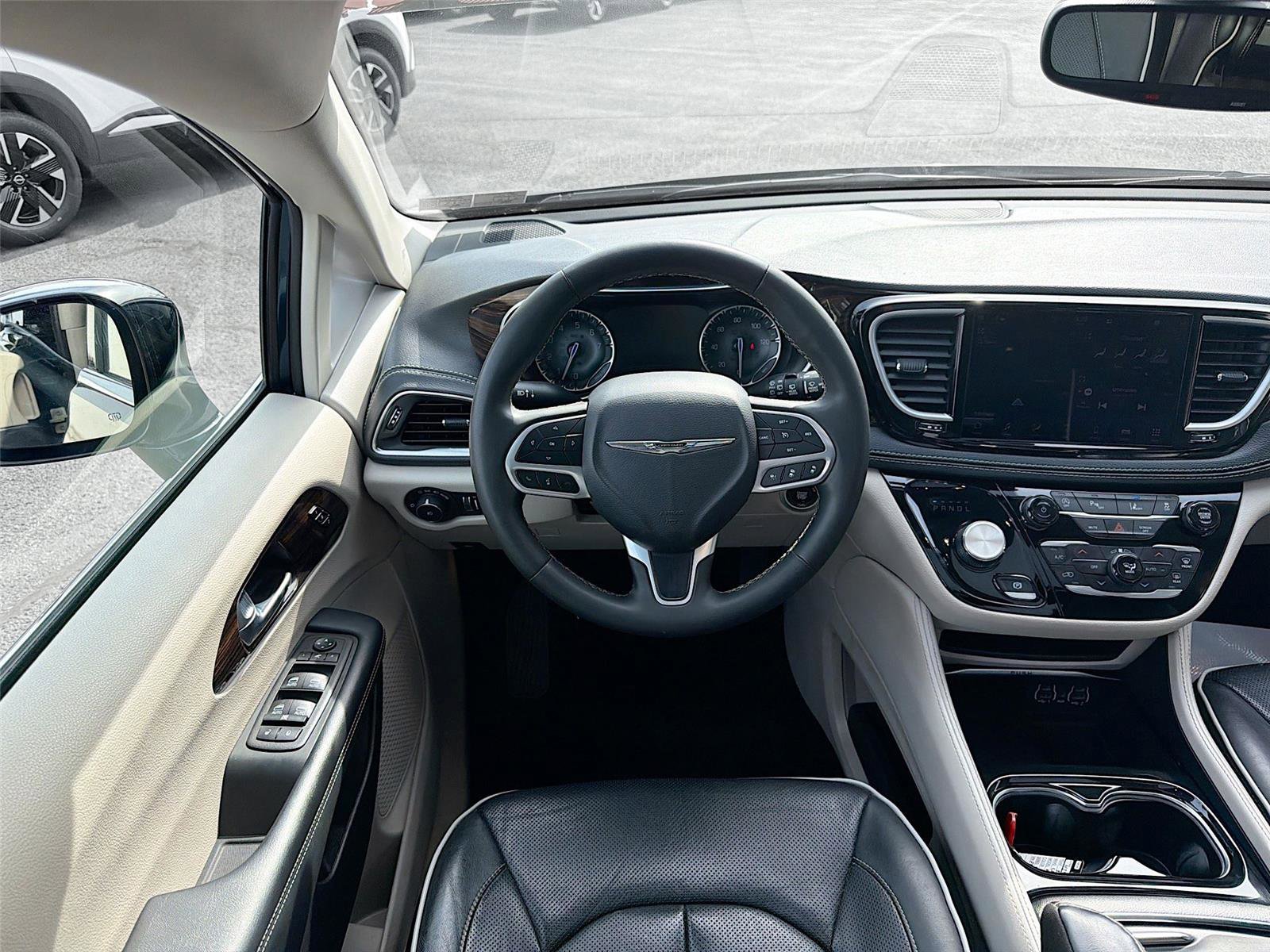 Used 2023 Chrysler Pacifica Limited image 24