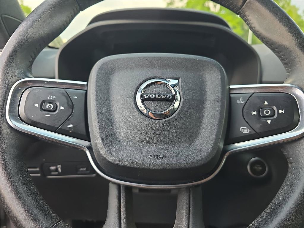 Used 2019 Volvo XC40 T5 Momentum image 22