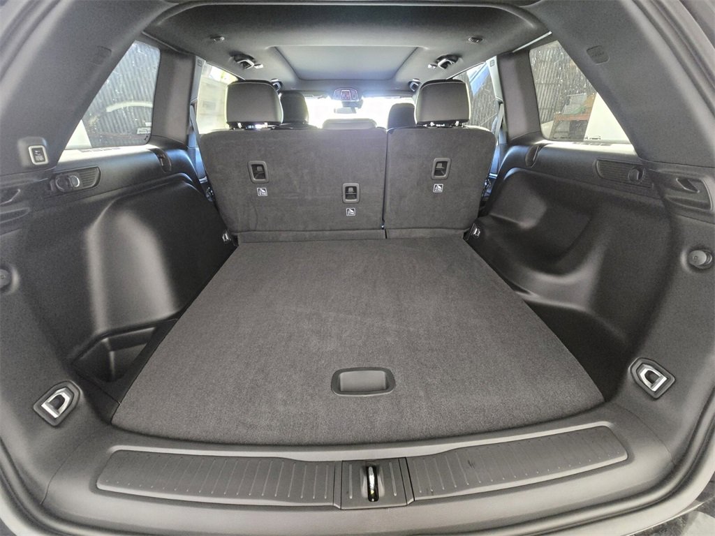 New 2025 Jeep Grand Cherokee L Altitude image 8