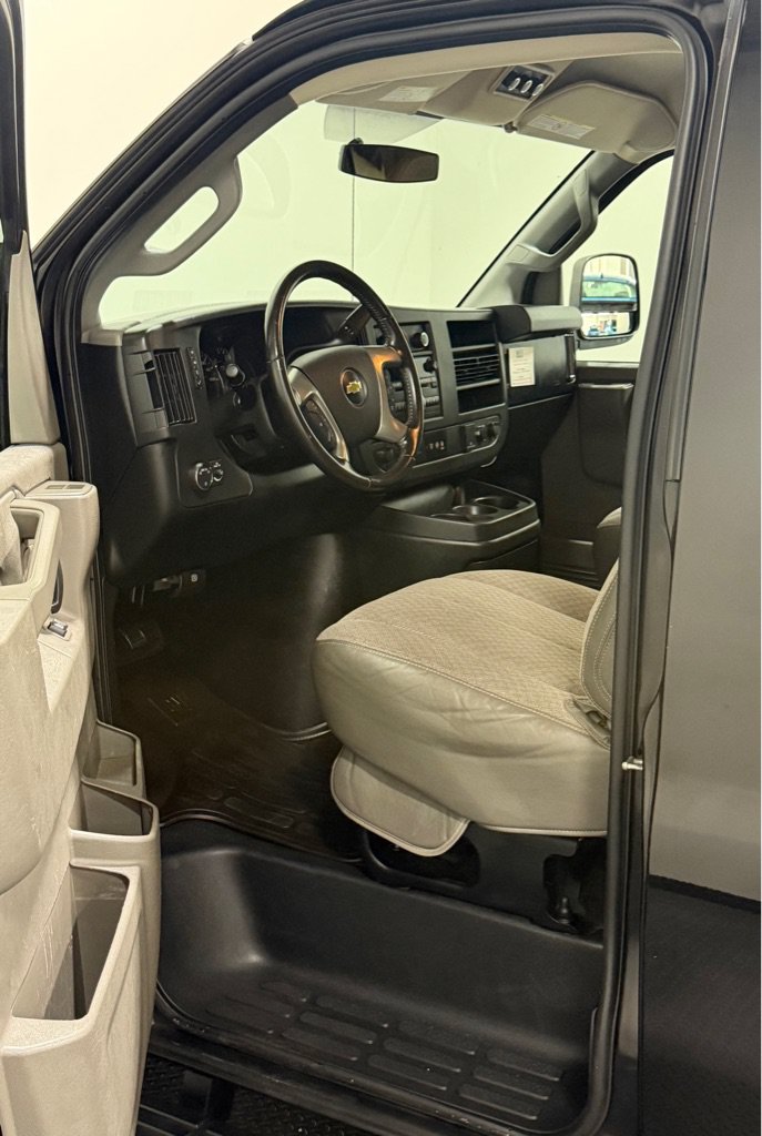 Used 2016 Chevrolet Express 3500 LT w/ LT Preferred Equipment Group RWD image 8