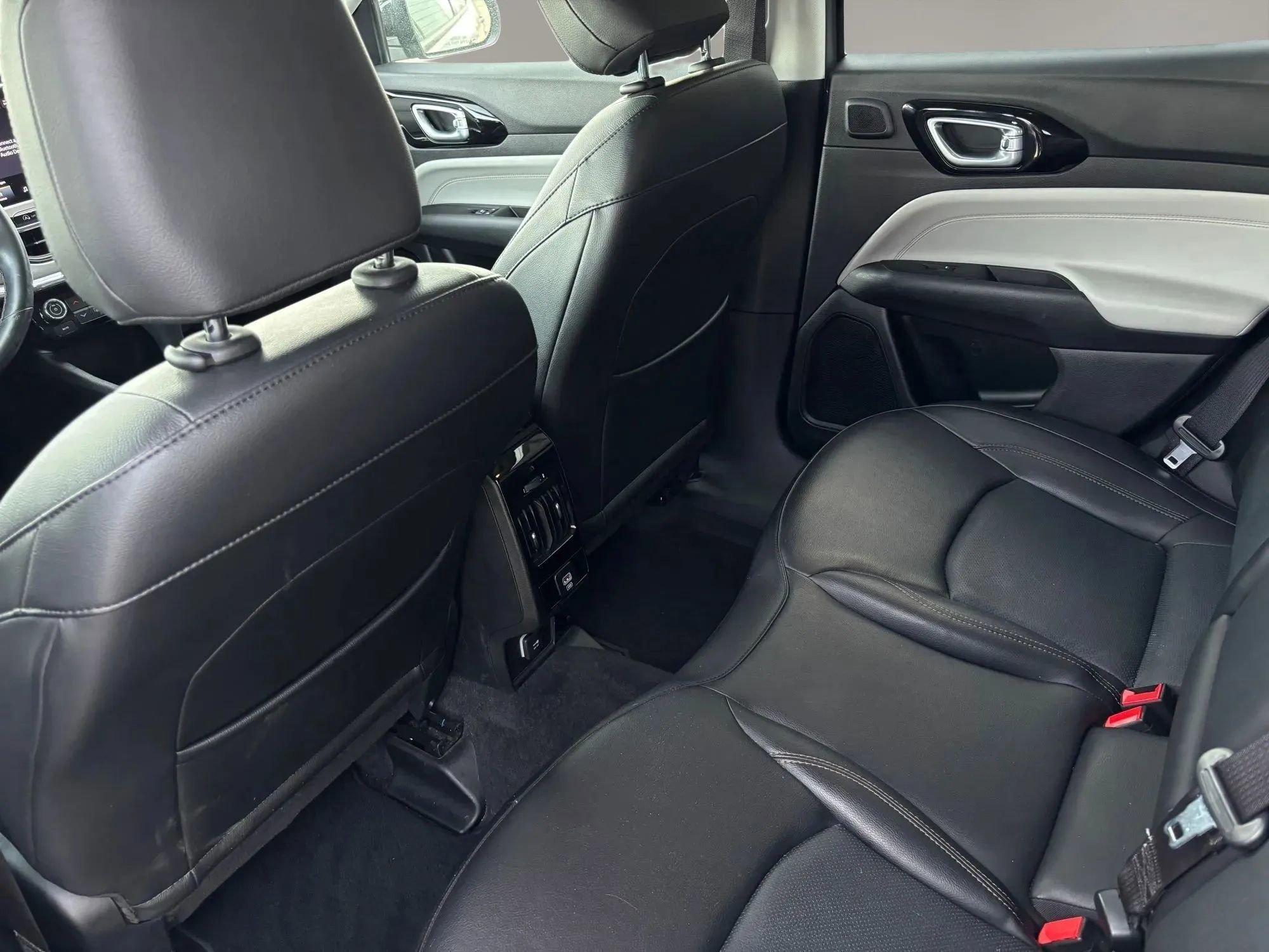 Used 2022 Jeep Compass Limited w/ Sun and Sound Group image 33