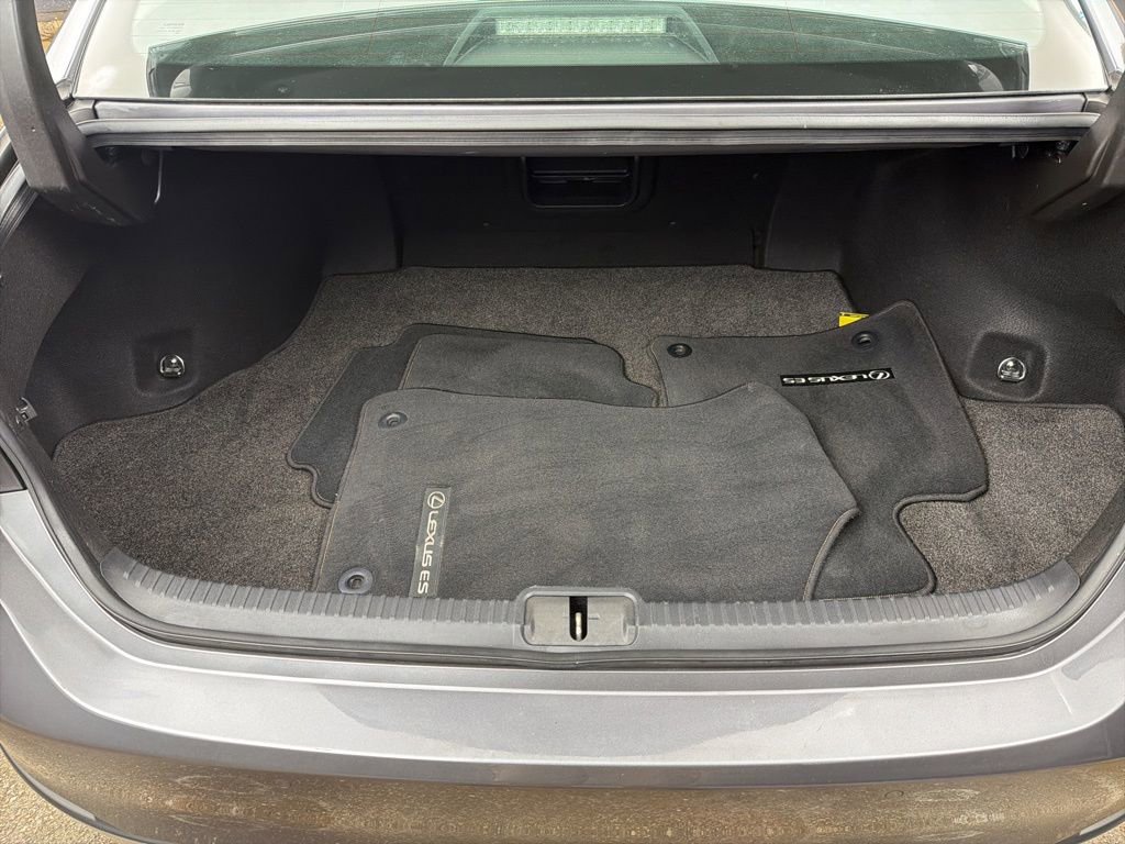 Used 2021 Lexus ES 300h w/ Premium Package image 35