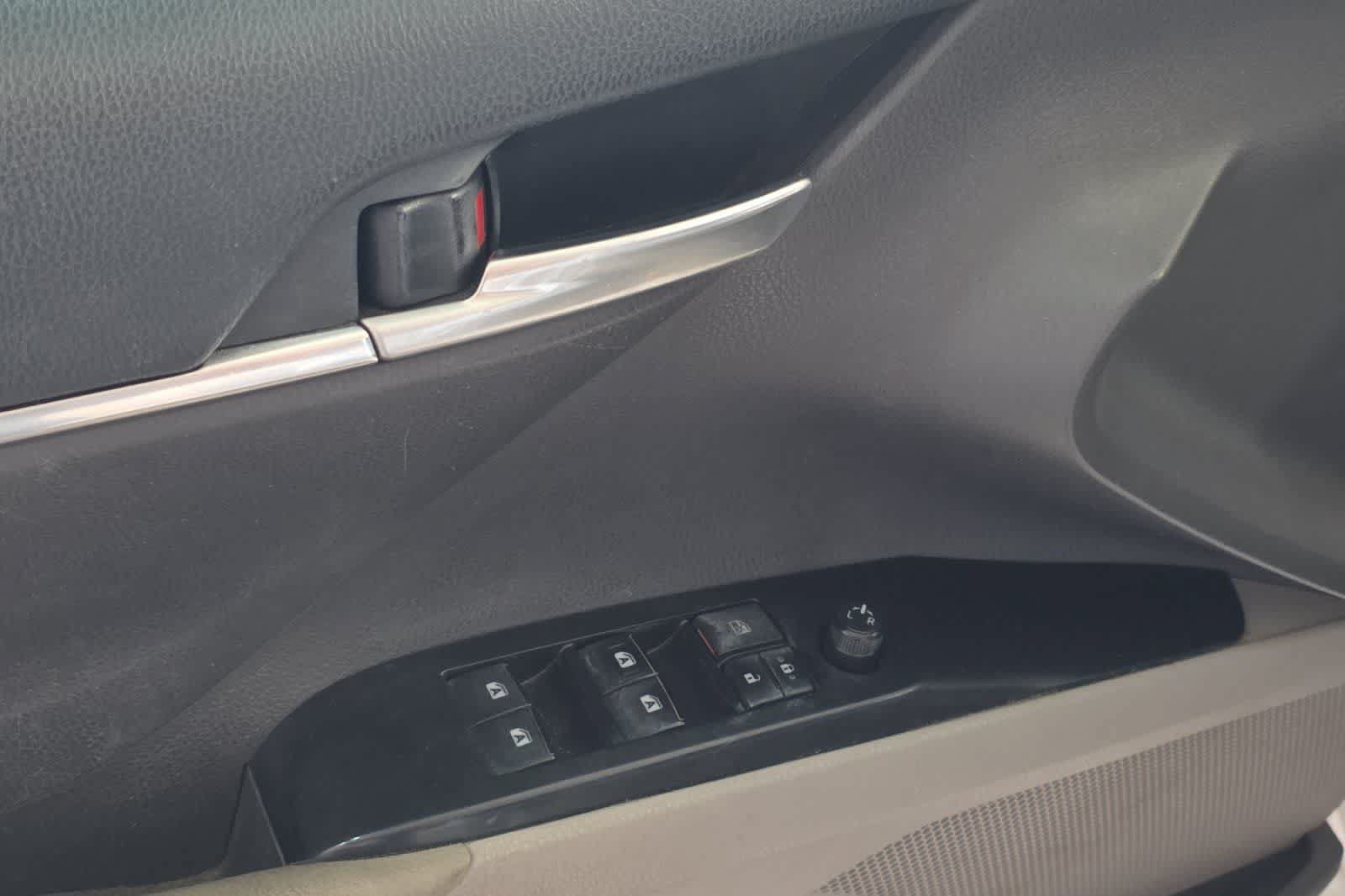 Used 2019 Toyota Camry SE w/ Audio Package FWD image 15