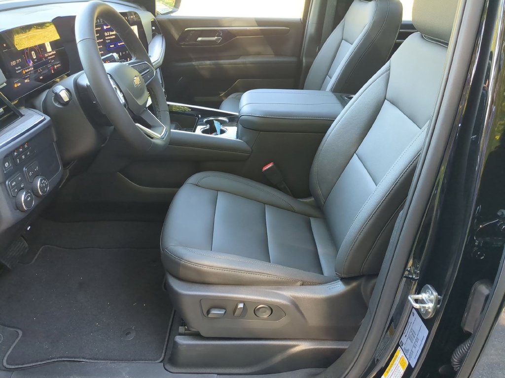New 2027 Chevrolet Suburban LT w/ Comfort Package AWD/4WD image 17