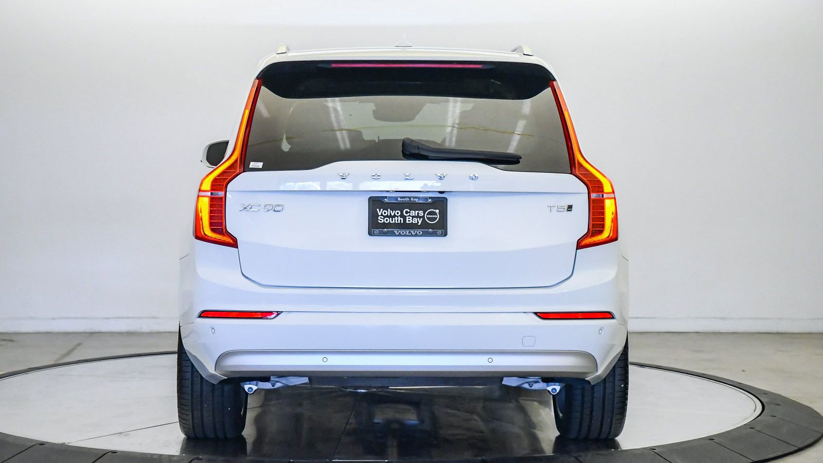Certified 2022 Volvo XC90 T5 Momentum AWD/4WD image 3